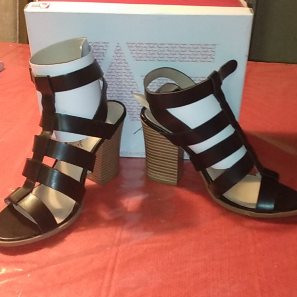 Size 8 American Eagle block heel open toe